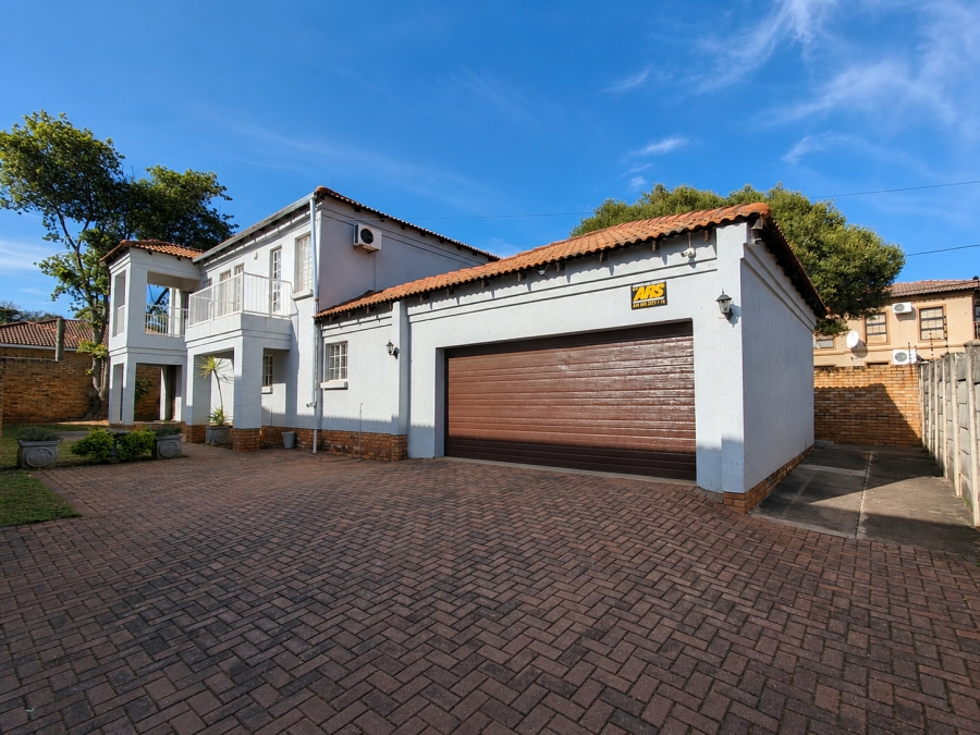 3 Bedroom Property for Sale in Safari Gardens North West